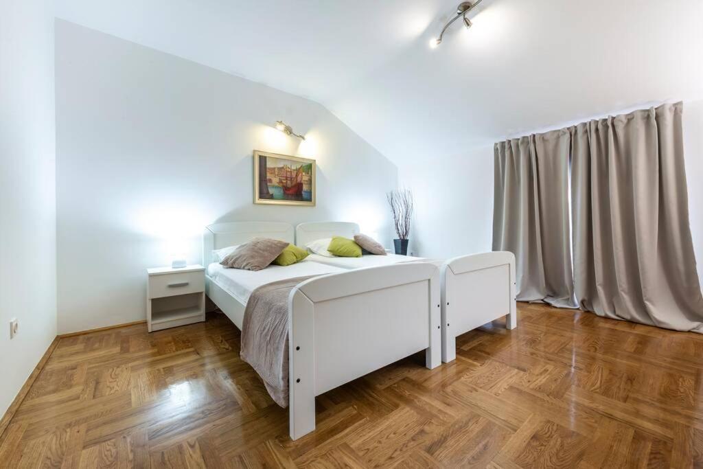Vila Vergatum-Privacy,Gym,Billiards,Table Tennis Donji Brgat Экстерьер фото