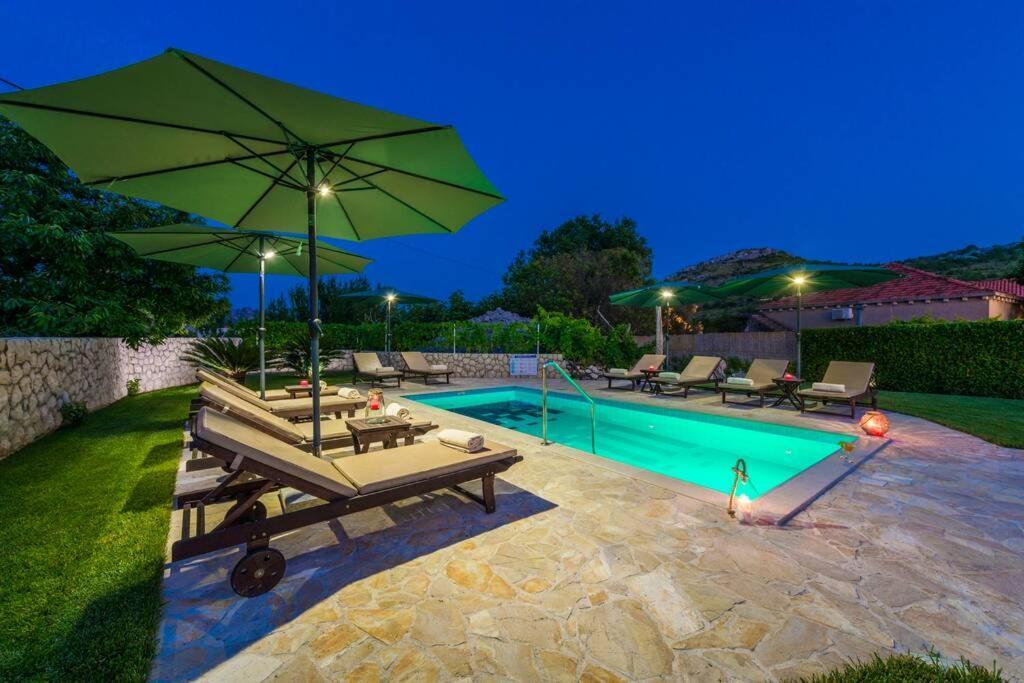 Vila Vergatum-Privacy,Gym,Billiards,Table Tennis Donji Brgat Экстерьер фото