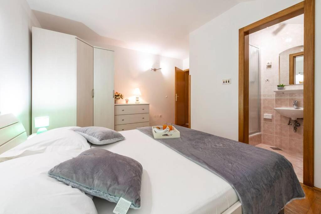 Vila Vergatum-Privacy,Gym,Billiards,Table Tennis Donji Brgat Экстерьер фото