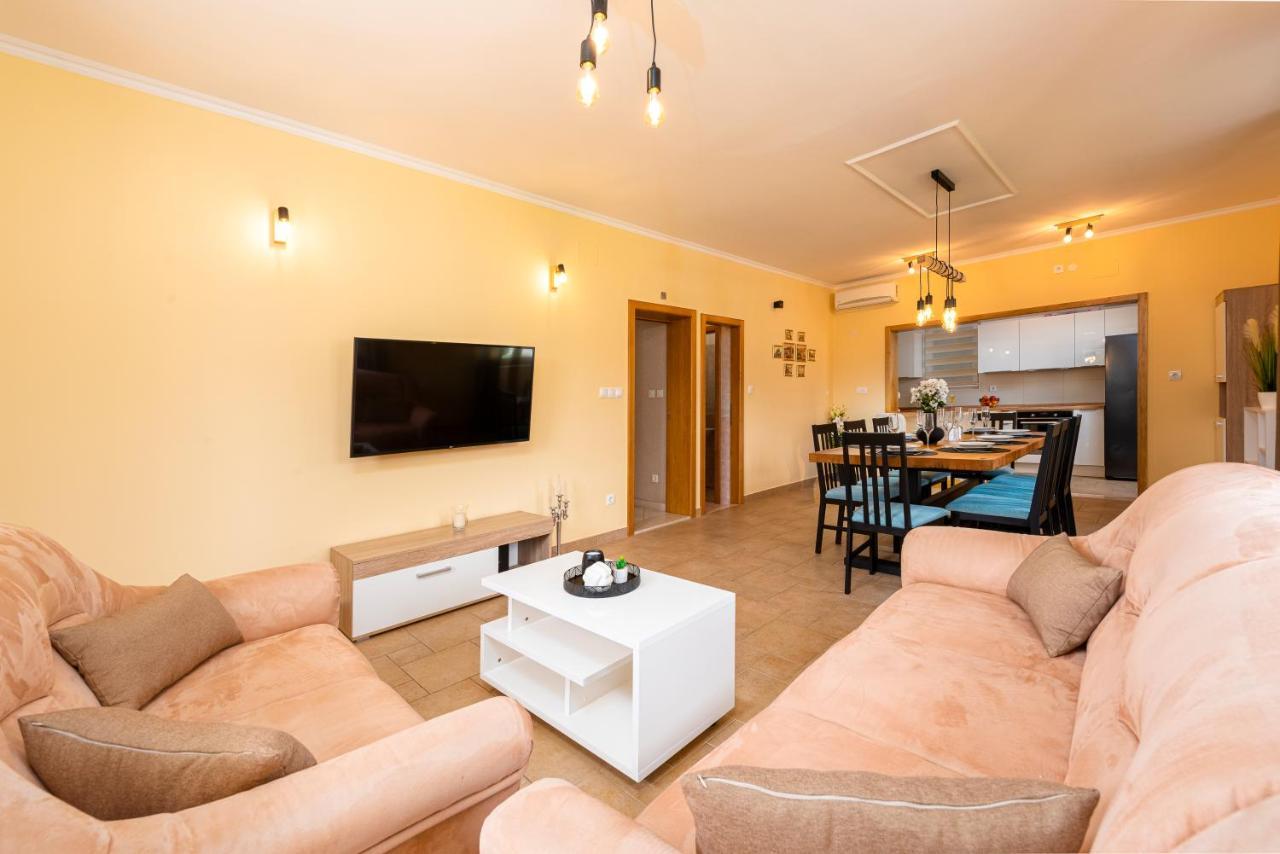 Vila Vergatum-Privacy,Gym,Billiards,Table Tennis Donji Brgat Экстерьер фото